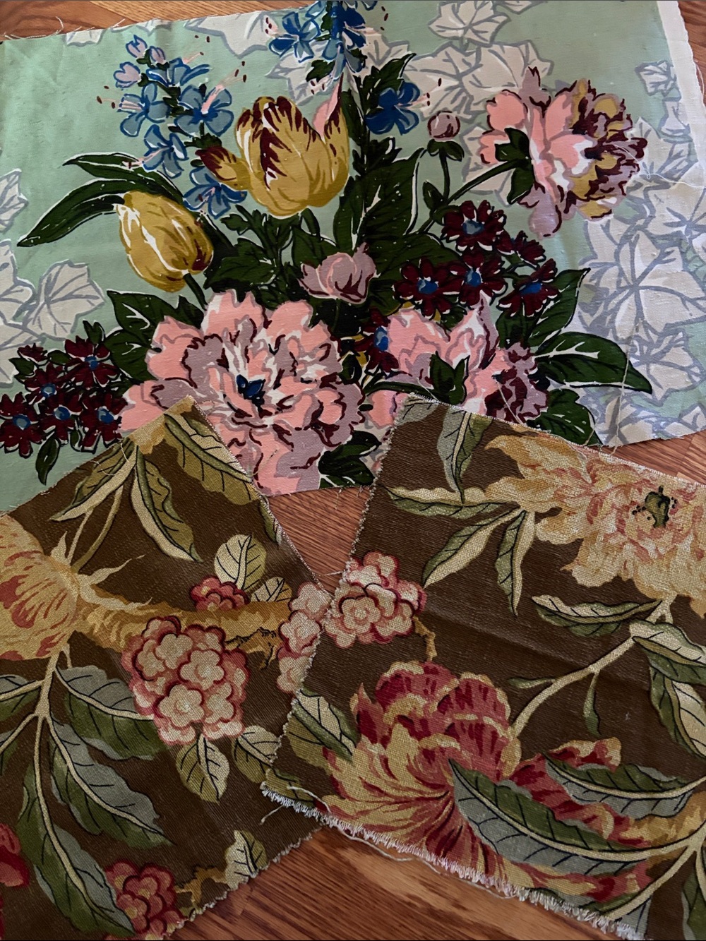 Floral Kitchen Linen Set in Pink, Yellow & Green